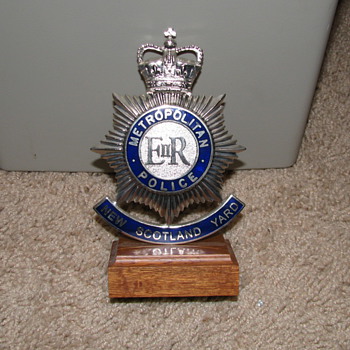 Metropolitan Police New Scotland Yard (Badge)