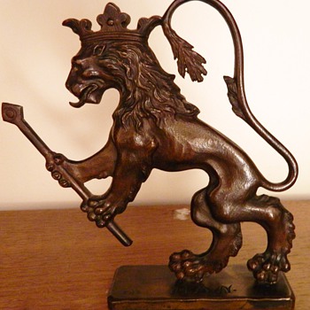 Antique Bronze Lion thing ???
