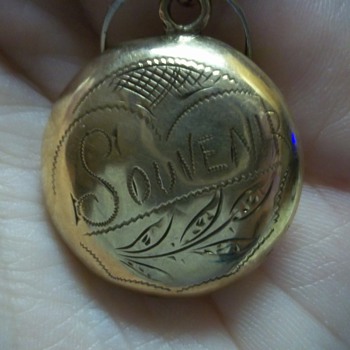 Grandmother's pendant "Souvenir"