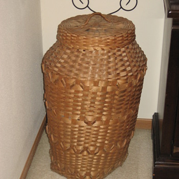 Wisconsin Winnebago or Ojibwa Basket 1940