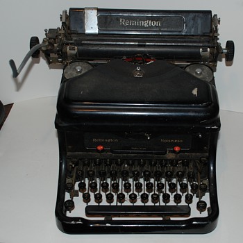 What a find !!! 1938 Remington Noiseless model 10 Typewriter Complete !!