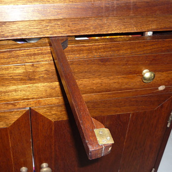 I shot my secretary #2 - Furniture
