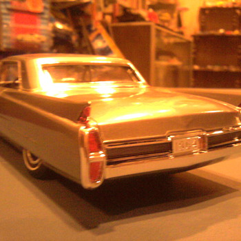 "Just like it was on the box"  1964 Cadillac model by Johan... - Model Cars