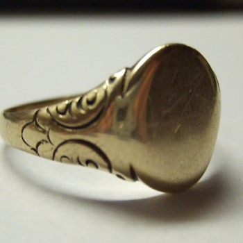 I'm confused... Old ring. (Hand Engraved? Gold?) - Fine Jewelry