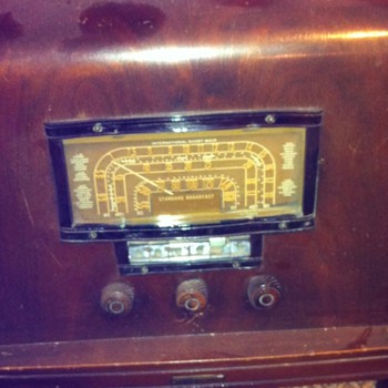 RCA floor model tube radio - Radios