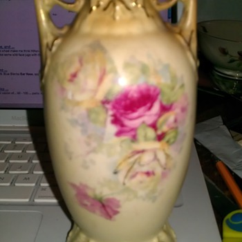 mystery vase - Art Pottery
