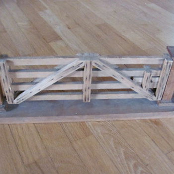 PATENT MODEL FENCE GATE - Advertising