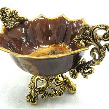 A Beautiful Centerpiece Gold Trimmed  Bowl - Kitchen