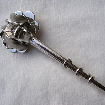 Monet 'Ruffeleer' brooch silvertone - Costume Jewelry