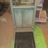 scale that folds into crate ?