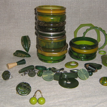 Green bakelite & lucite beuties - Costume Jewelry