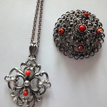 Silver Jasseron with coral pendant and brooch - Fine Jewelry