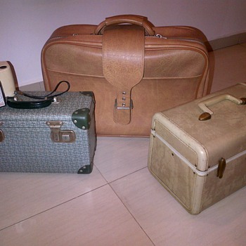 Assorted old cases - Bags
