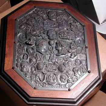 Set of 2 cameo plaques that look like castes - Victorian Era
