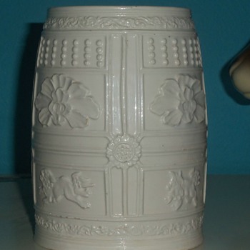 WHITE MOTTAHEDEH ITALY FOO DOG LOTUS ART VASE - Art Pottery
