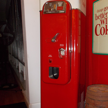 Coca-Cola Vendo 44: the Creme de la Creme of vending machines