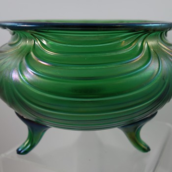 Loetz Bowl "Creta mit Festons mit Zwuckenfüsse", PN II-1/680, ca. 1901 - Art Glass