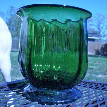 Unknown glass... - Art Glass
