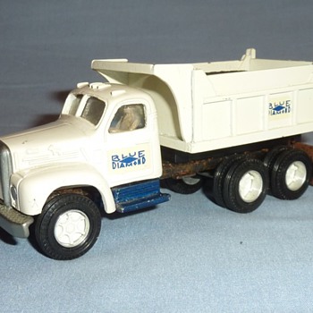 Small Scale Smith Miller Blue Diamond Trucks
