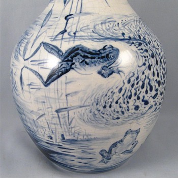 19 c Frog and tadpole vase