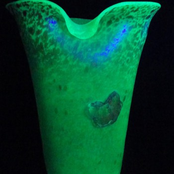 lOETZ UNDER UV II