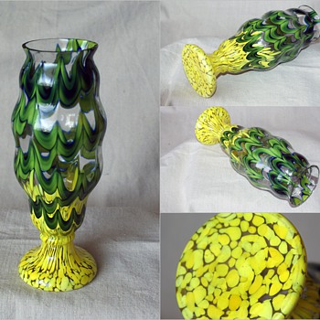 Kralik WAVE with spots...... 10" tall - Art Glass