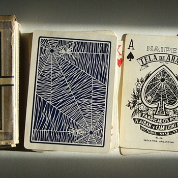"Tela de Araña" (spider's web) playing cards - made in Argentina