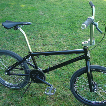 2010 STEADFAST BMX BIKE 