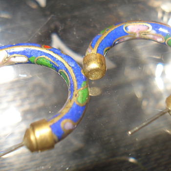 CLOISSONNE HOOP EARRINGS FROM GRAB BAG.  ANYONE KNOWS HOW OLD THEY COULD BE? THANK YOU :)