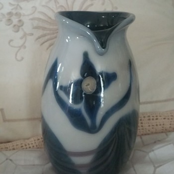 Glass Swirl Vase, Need your Help ID! - Art Glass