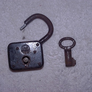 VINTAGE ABUS PADLOCK - Tools and Hardware