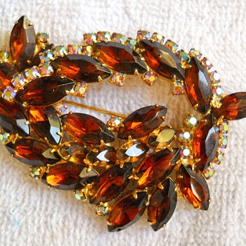 JULIANA? RHINESTONE BROOCH - Costume Jewelry
