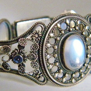 Antique Ceylon Moonstone Sapphire Silver Bracelet