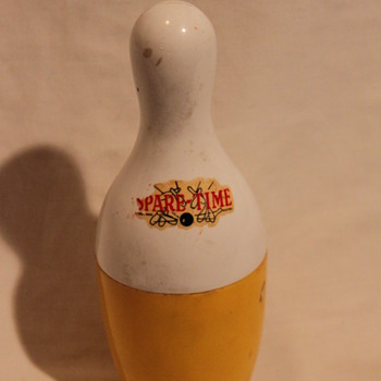 Vintage SPARETIME Bowling Game ~ Bakelite Dice - Games