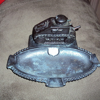 WW1 tANK ASTRAY - Military and Wartime
