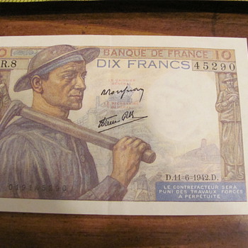 VIVA LA FRANCE!!! - Paper