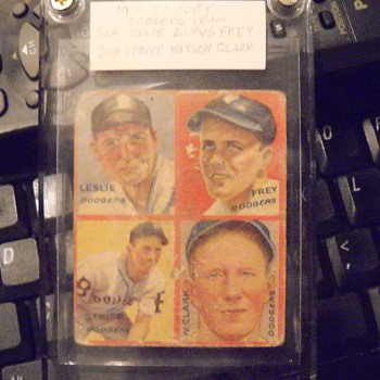 1935 Goudey Brooklyn Dodgers four panel card - Baseball
