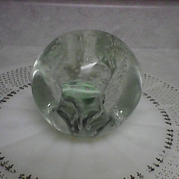 A NICE PAPERWEIGHT - Art Glass