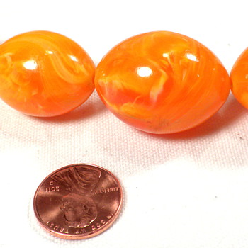 Help?! LOL !? Butterscotch Egg Yolk Bakelite Necklace? - Costume Jewelry