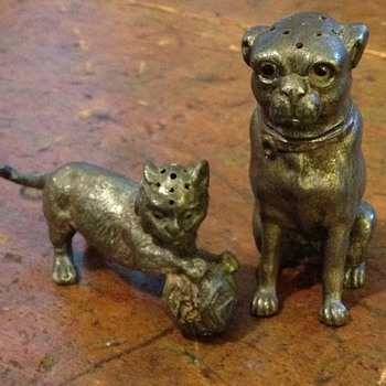 Cat and dog salt and pepper shakers - Kitchen