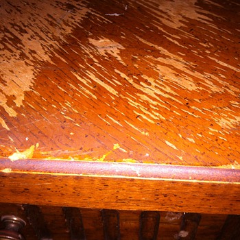Can anyone tell me about this desk?
