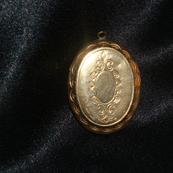 Locket   Does anyone know the date on this?  Is it Brass, gold?  Worth? - Fine Jewelry