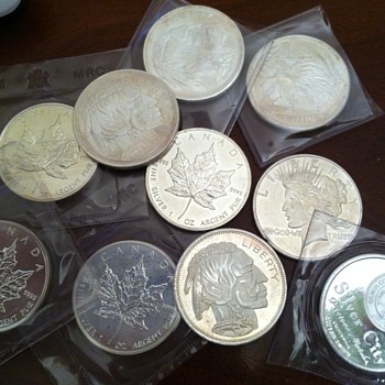 4 Indian Heads, 4 Canadian Maple Leaf, 1 Peace Dollar, 1 Silver City round 10 oz Silver - US Coins