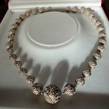 Antique silver filegree round beads necklace