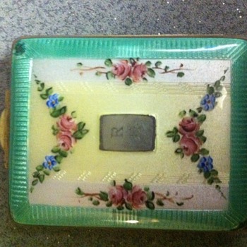 Enamel Compacts. - Accessories