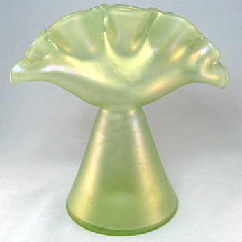 Loetz Olympia Glatt Tulip Vase - Art Glass