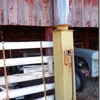 Hand operated gas pump