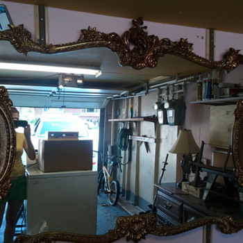 kissing couple mirror