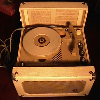 NEWCOMB '70's MODEL PS-69 PLAYER