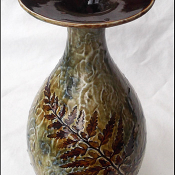 BEAUTIFUL  DOULTON FOLIAGE VASE FERNS - Art Pottery